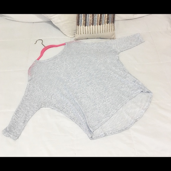 Animal print; loose-fitting top 🐆⚪️ - Picture 2 of 3